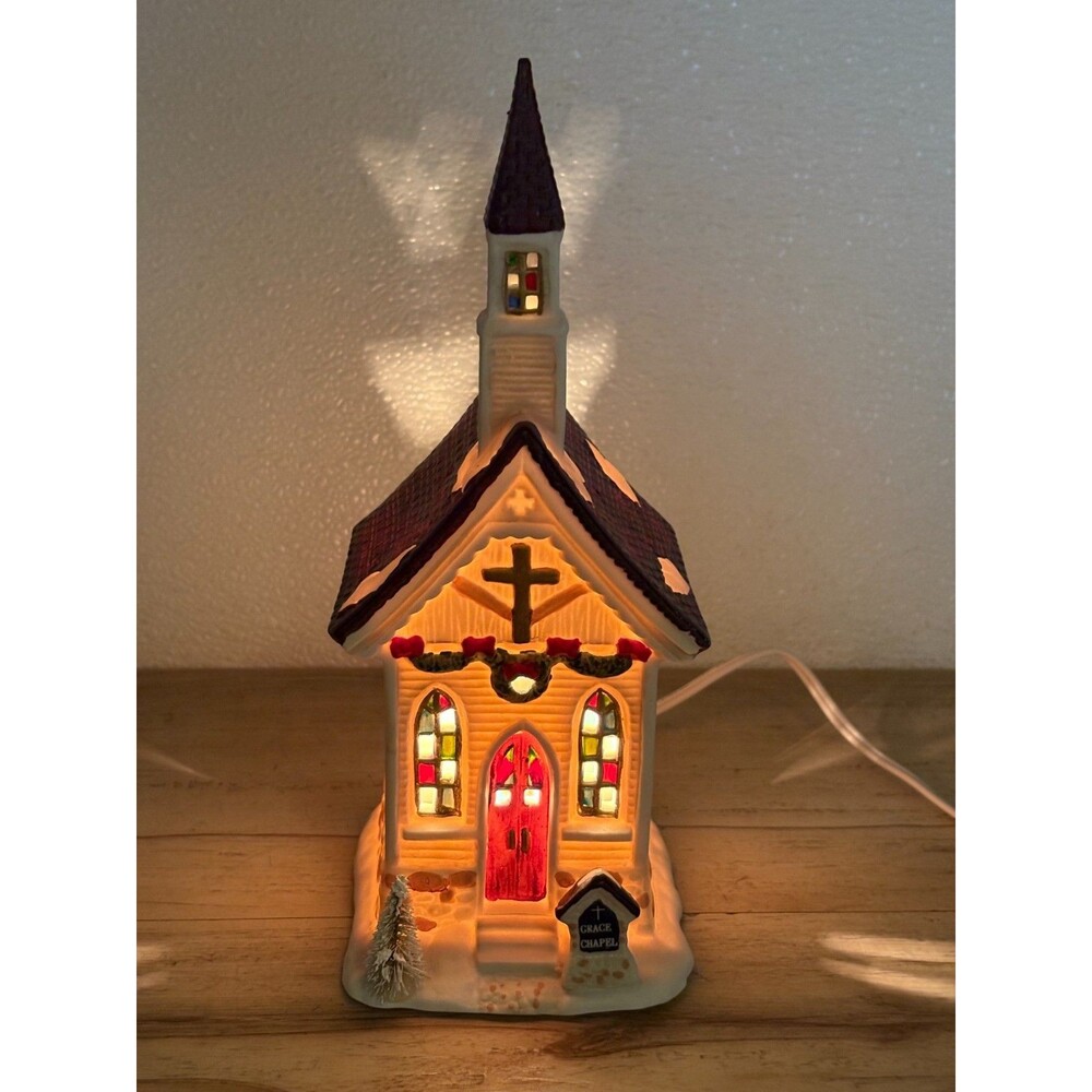 Vtg 1993 Christmas Valley Collection Lighted Porcelain Grace Chapel Church